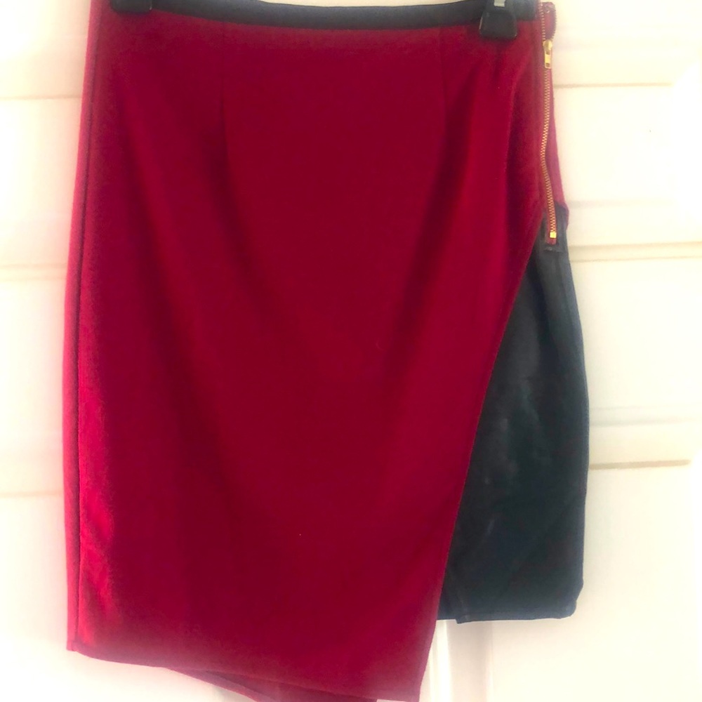 Like New! Red Skirt with Black faux leather insert! Size Small.